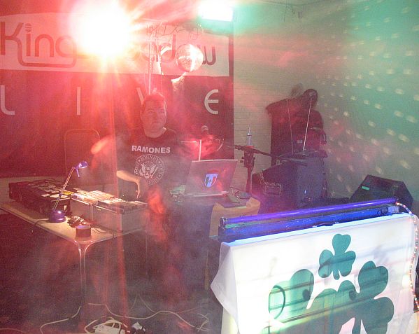 Rockinpaddy testing the gear before gig